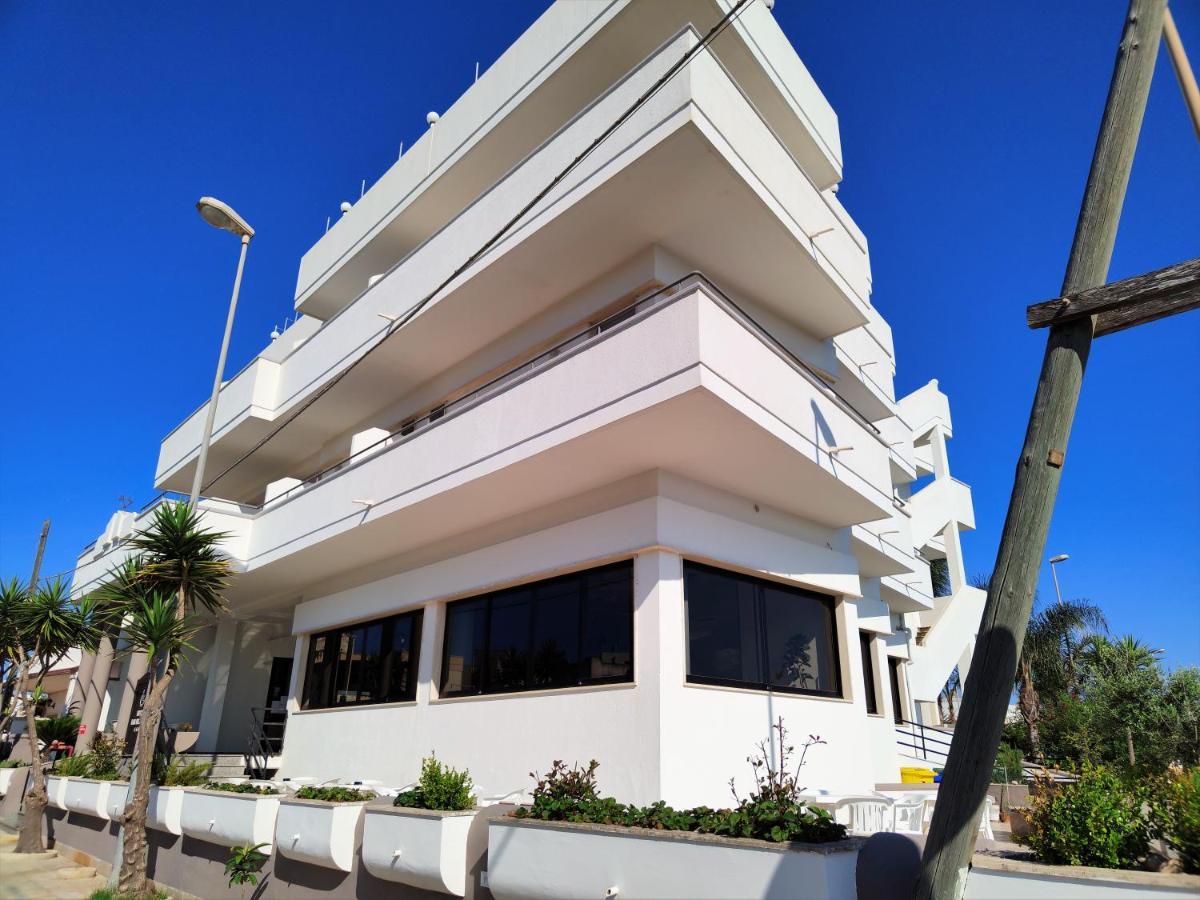 Hotel Baia Del Cigno トッレ・サン・ジョヴァンニ・ウジェント エクステリア 写真